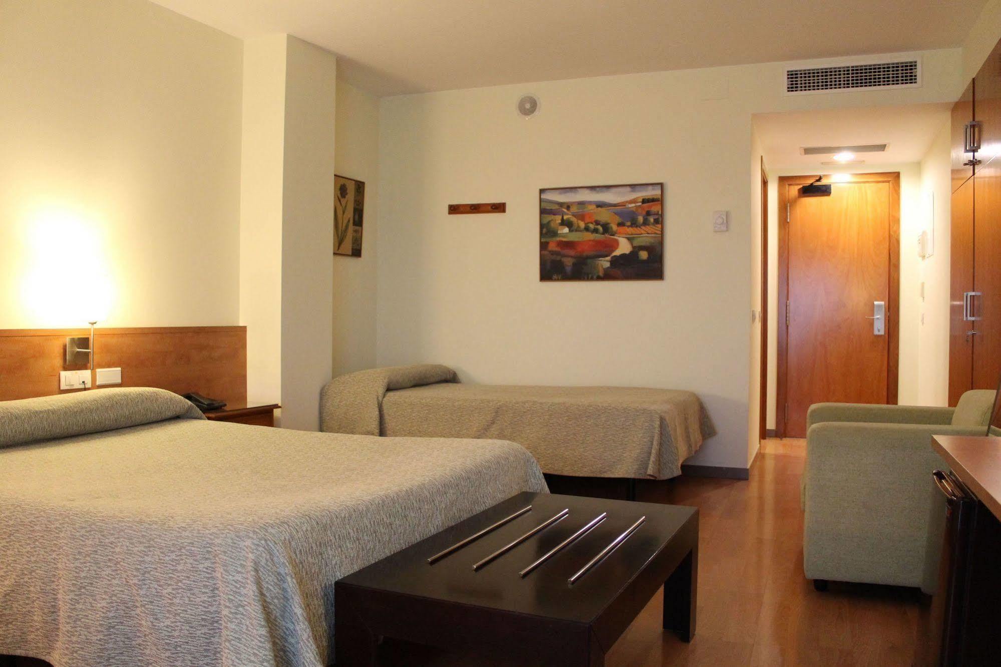 Hotel Flora Parc 3*